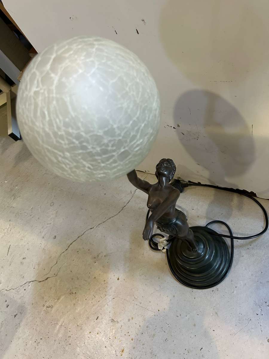 Beautiful Art Deco Figurine Lamp