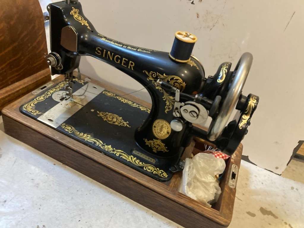 Singer Machine in original box in good condition