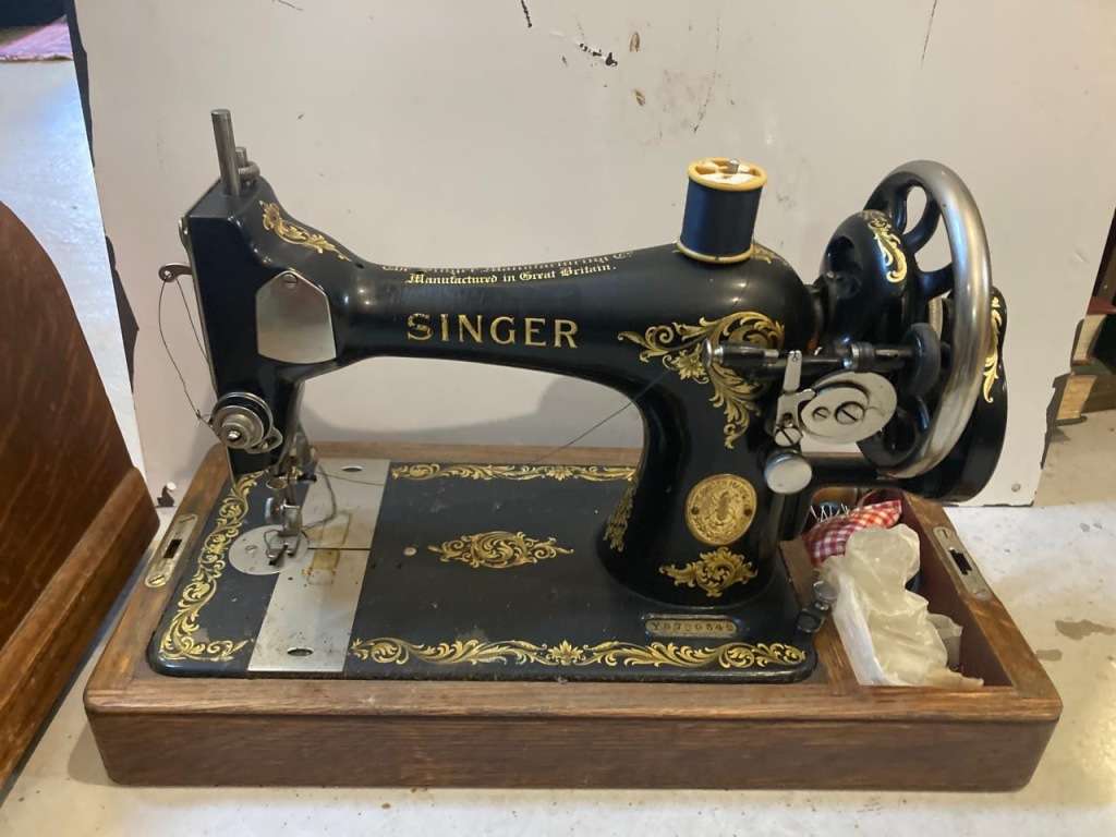Singer Machine in original box in good condition
