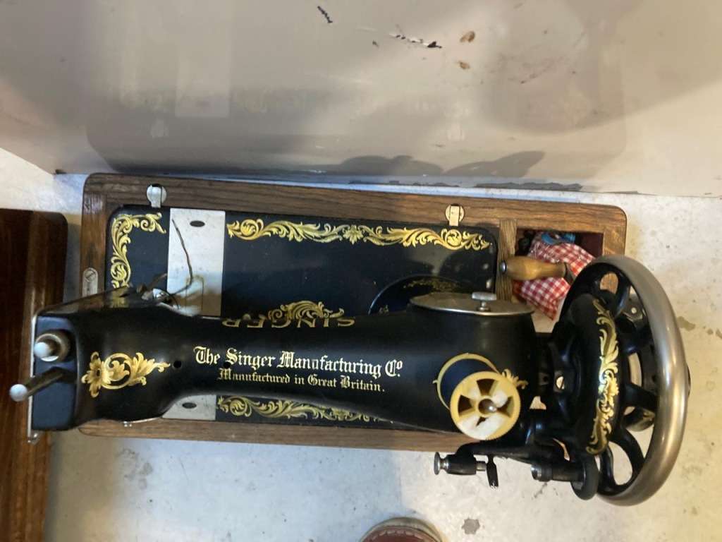 Singer Machine in original box in good condition