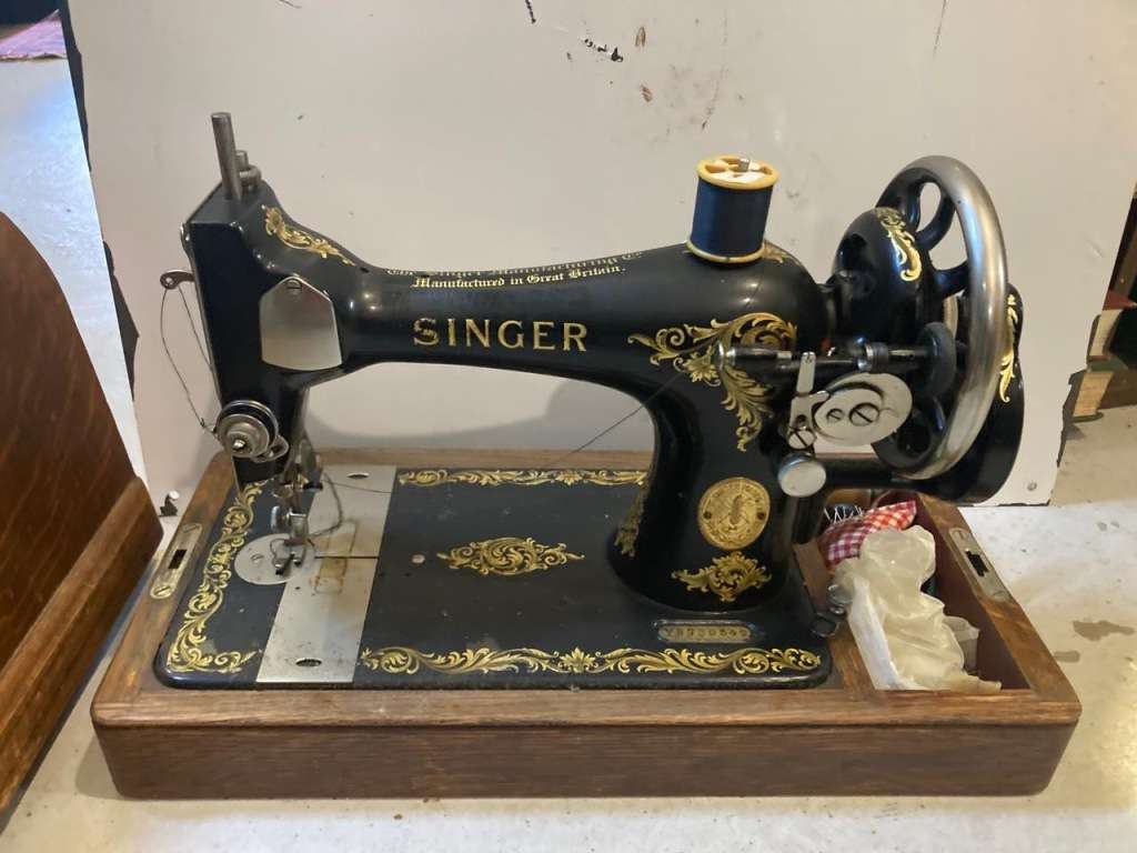 Singer Machine in original box in good condition
