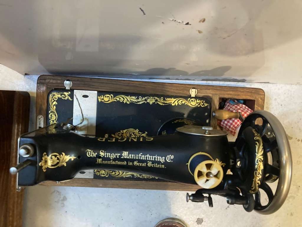 Singer Machine in original box in good condition