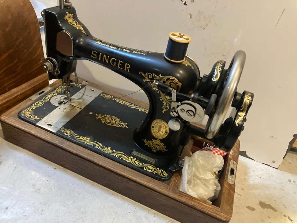 Singer Machine in original box in good condition
