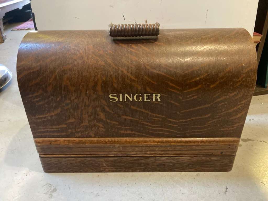Singer Machine in original box in good condition