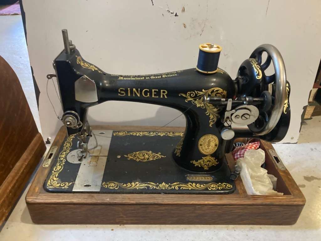 Singer Machine in original box in good condition