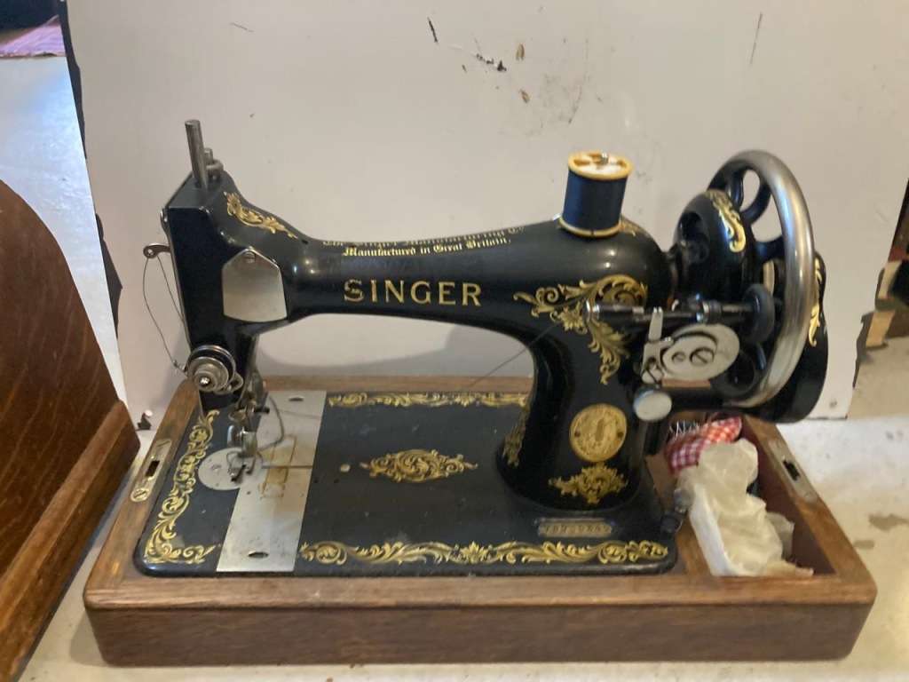 Singer Machine in original box in good condition
