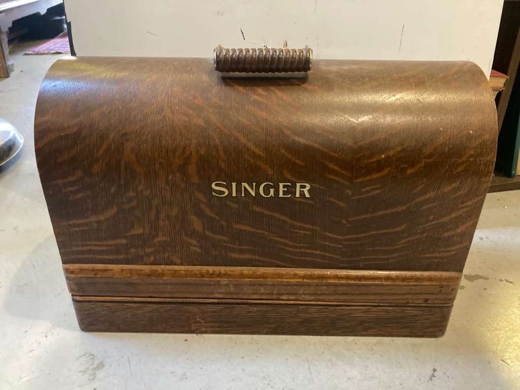 Singer Machine in original box in good condition
