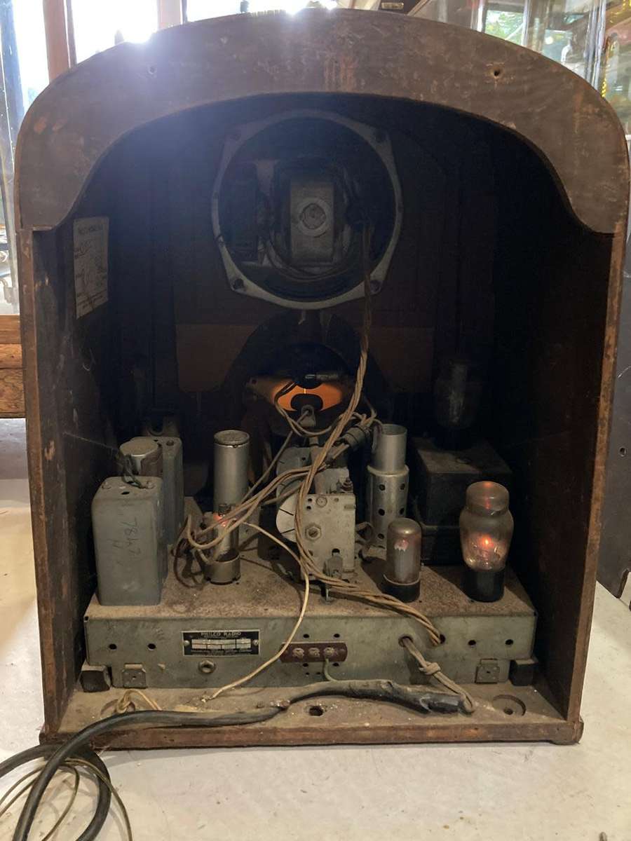 Vintage Philco Radio ( 53 x 43 x 30 cm )