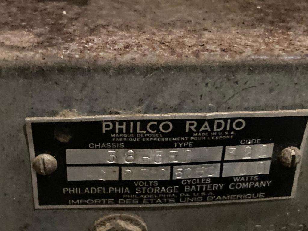 Vintage Philco Radio ( 53 x 43 x 30 cm )