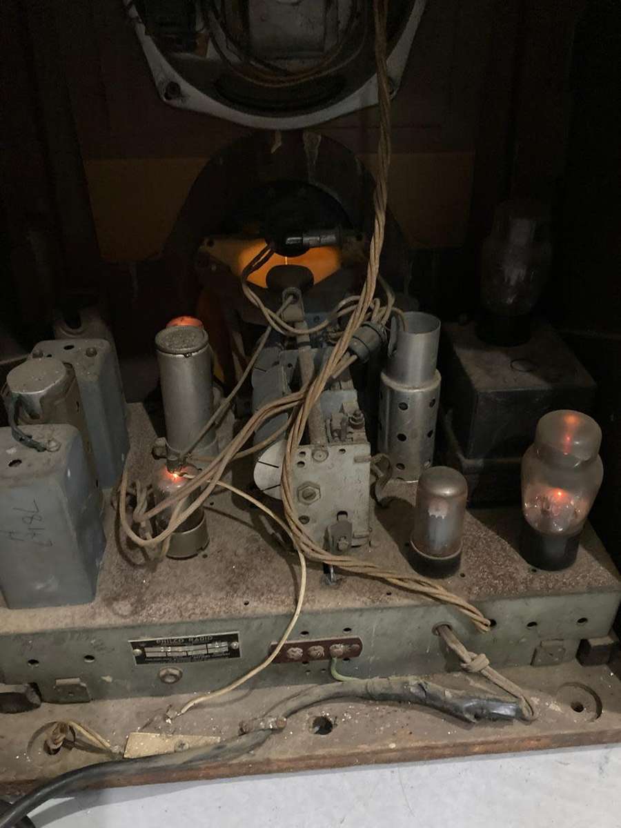 Vintage Philco Radio ( 53 x 43 x 30 cm )