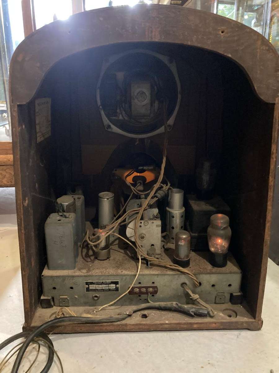 Vintage Philco Radio ( 53 x 43 x 30 cm )