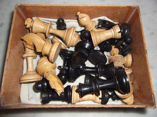 CHESS SET (STAUNTON)