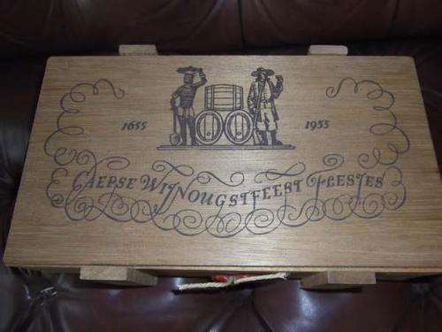 BOX  WITH 6 MINIATURE BOTTLES OF WINE ( 1655 - 1955)