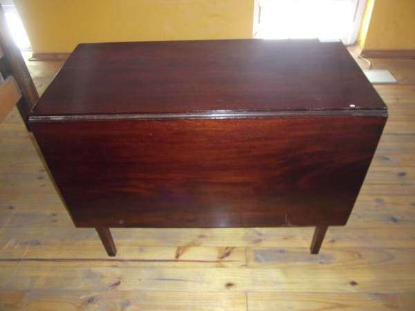 VICTORIAN MAHOGANY DROPLEAF TABLE CIRCA 1860