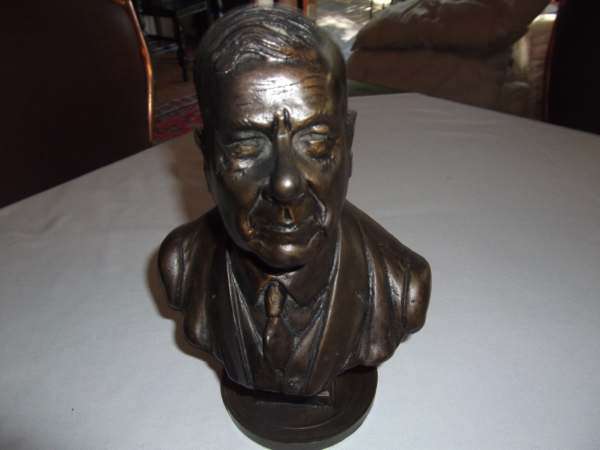 VERWOERD BUST BY PHIL MINNAAR