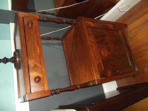 VICTORIAN FLAME MAHOGANY NIGHT STAND