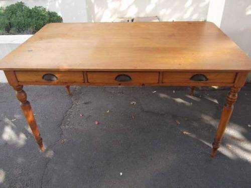 OREGON TABLE WITH YELLOWWOOD LEGS