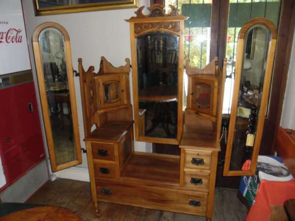 DRESSING TABLE IN SATINWOOD WITH ORIGINAL BEVELLED MIRRORS
