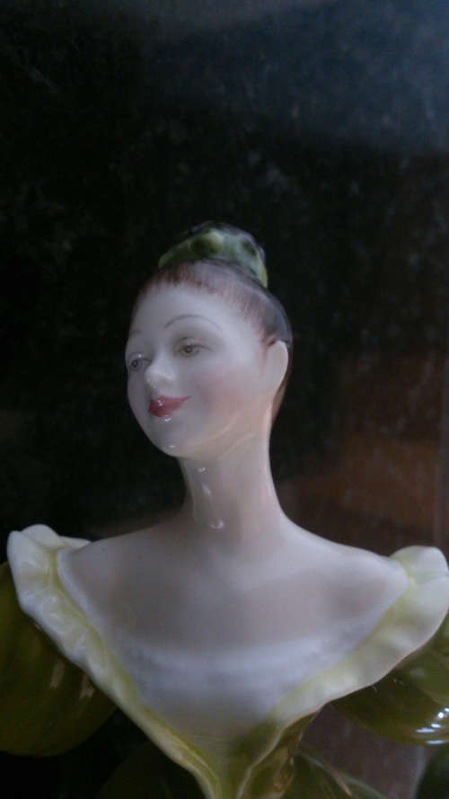 Royal Doulton "Lynne" HN 2329