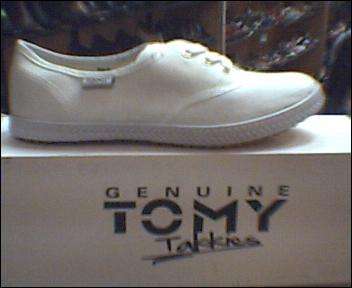 Tomy Takkie White