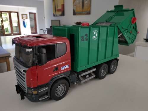 Bruder Scania Garbage Truck