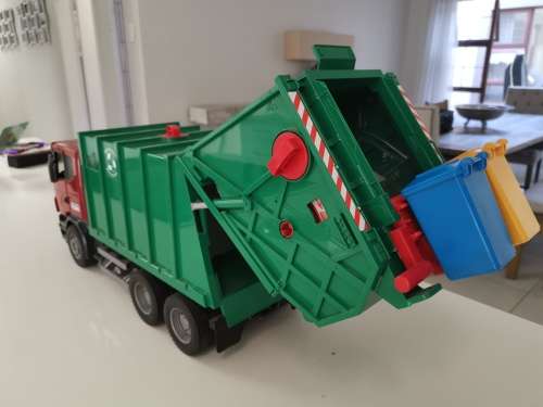Bruder Scania Garbage Truck