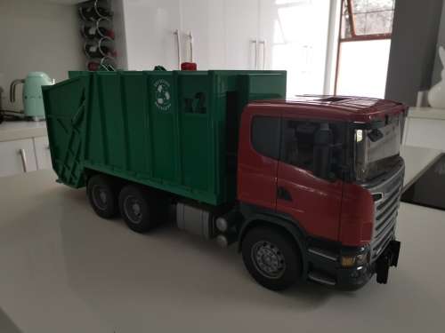 Bruder Scania Garbage Truck
