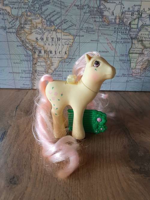 My Little Pony G1 Flutter Pony Rosedust with comb