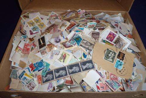 THOUSANDS OF STAMS - Huge box full to be sorted