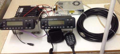 *GREAT GADGET* two way radio ,mobile Ham,Repeater station UHF Motorola MCS2000