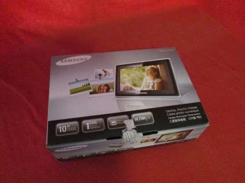 Samsung SPF-107H 10-Inch Touch of Color Digital Photo Frame with 1 GB Built-In Memory