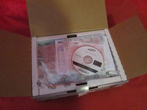 Samsung SPF-107H 10-Inch Touch of Color Digital Photo Frame with 1 GB Built-In Memory