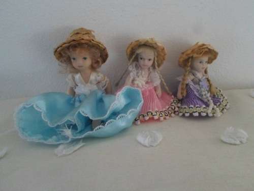 7 X SMALL CUTE ANTIQUE PORCELAIN DOLLS FOR THE LOT SEE PICS