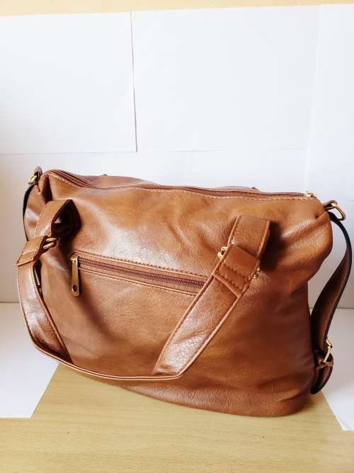 **CraZe Auction**6 Compartment | Quality Durable Faux Leather Bag ~ Various Colours