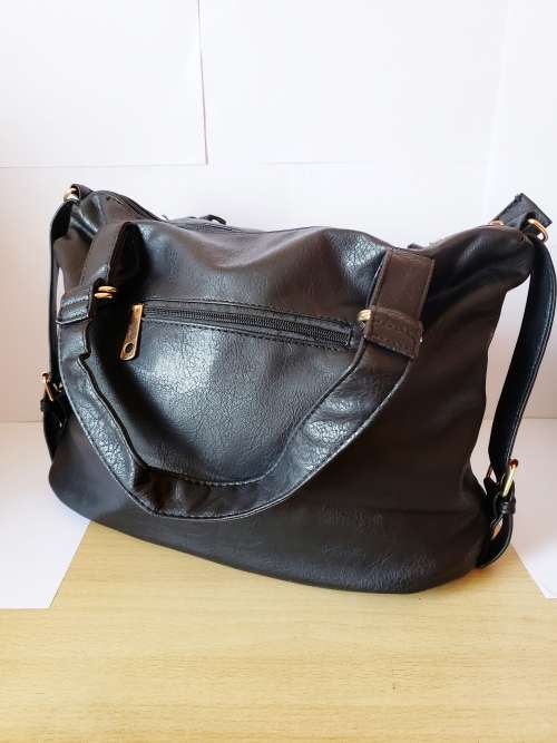 **CraZe Auction**6 Compartment | Quality Durable Faux Leather Bag ~ Various Colours