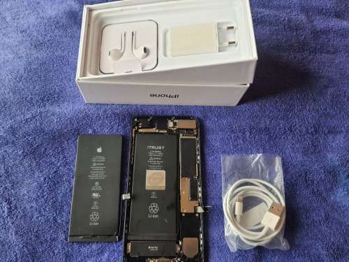 Apple iPhone 7 Plus 32GB - Complete device for parts **Please Read**
