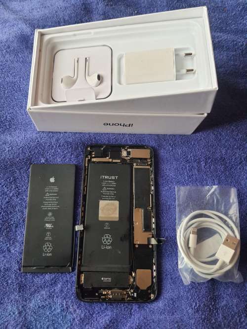 Apple iPhone 7 Plus 32GB - Complete device for parts **Please Read**