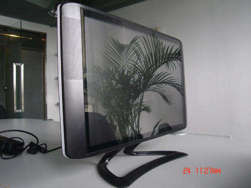 19" LCD DIGITAL MEDIA PLAYER WITH REMOTE CONTROLLER