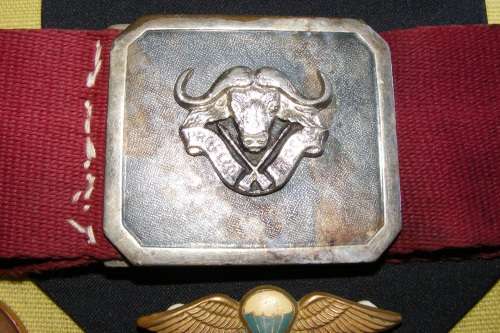 32 Battalion Parabat Collection, Belt, Beret and flashes with 20 year service medal!!