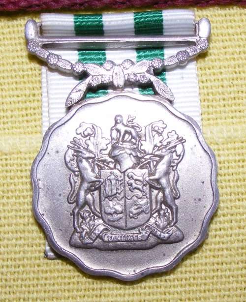 32 Battalion Parabat Collection, Belt, Beret and flashes with 20 year service medal!!