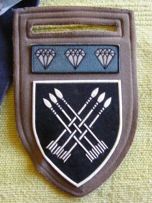 32 Battalion Parabat Collection, Belt, Beret and flashes with 20 year service medal!!