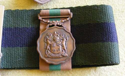 2 SAI Collection, Belt, Beret and flashes with 10 year service medal!!