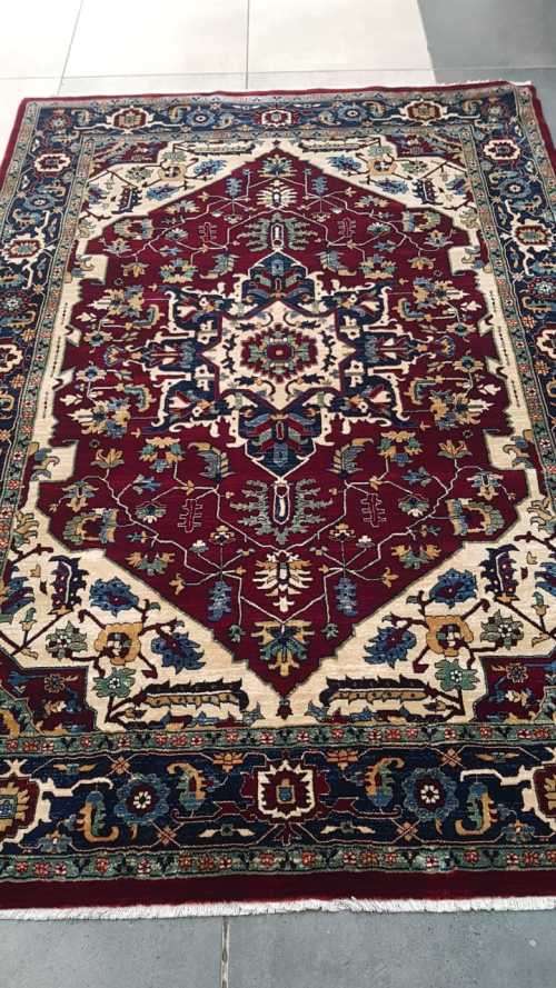 Heris Design Persian carpet