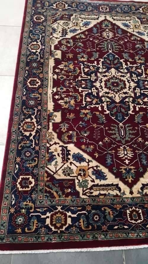 Heris Design Persian carpet