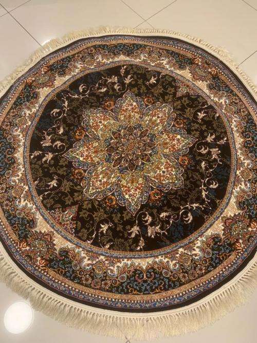 Round design persian carpet
