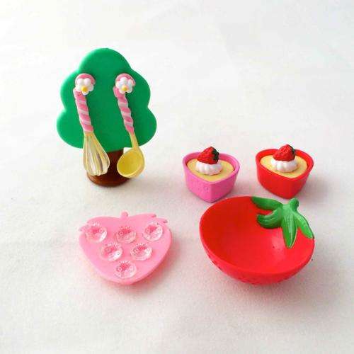 Rement Playscale Miniatures - Strawberry Dessert Set