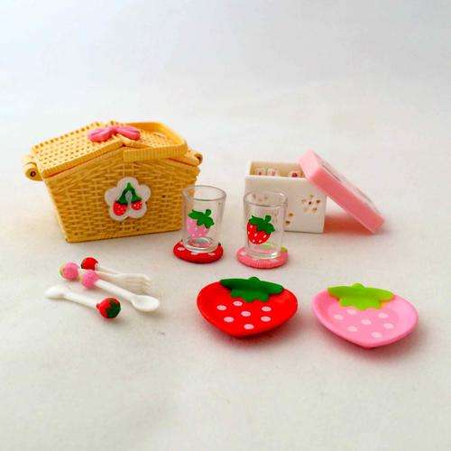 Rement Playscale Miniatures - Strawberry Picnic Set