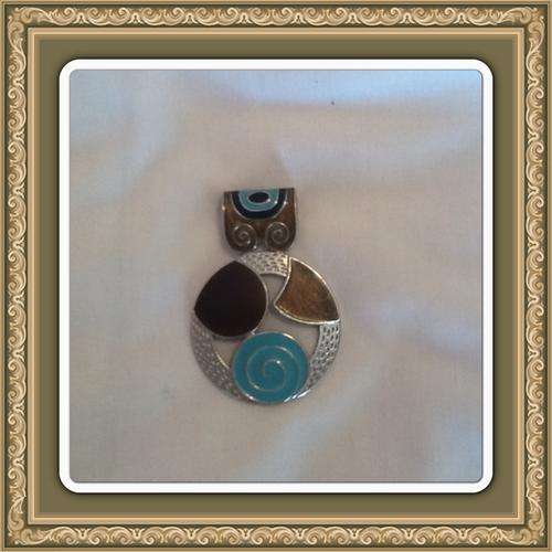 ***TRENDY*** TURQUOISE AND BROWN ENAMEL FASHION PENDANT