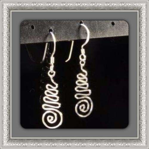 ***ARTISTIC DESIGN***PETITE . 925 SOLID STERLING SILVER EARRINGS