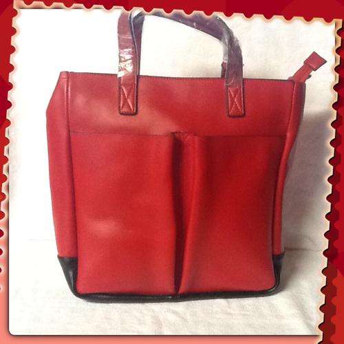"SPECTACULAR SAVINGS" STUNNING ITALIAN DESIGNED GENUINE LEATHER HANDBAG